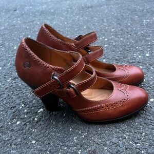 Beautiful Born brown leather Mary Jane heel W9